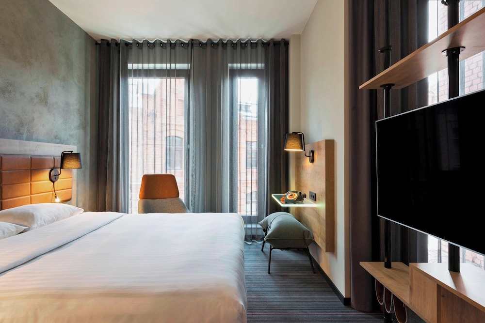 Deluxe Room, 1 Queen Bed with Sofa bed - Photo 2