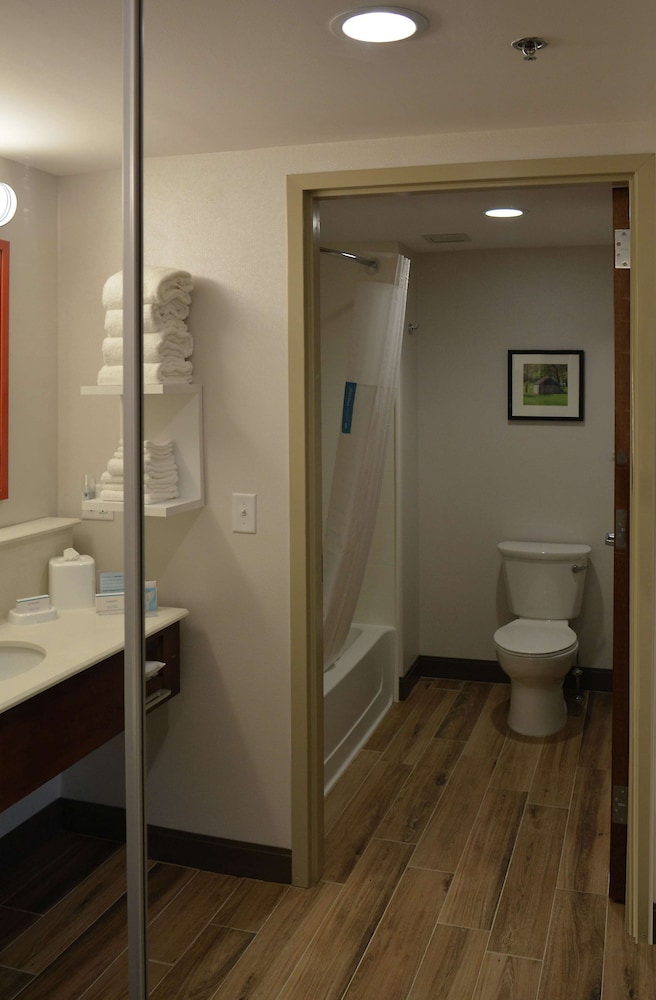 Classic Room, 2 Queen Beds, Accessible, Bathtub (Mobility & Hearing) photo 3
