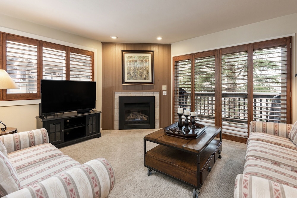 Condo, 2 Bedrooms
