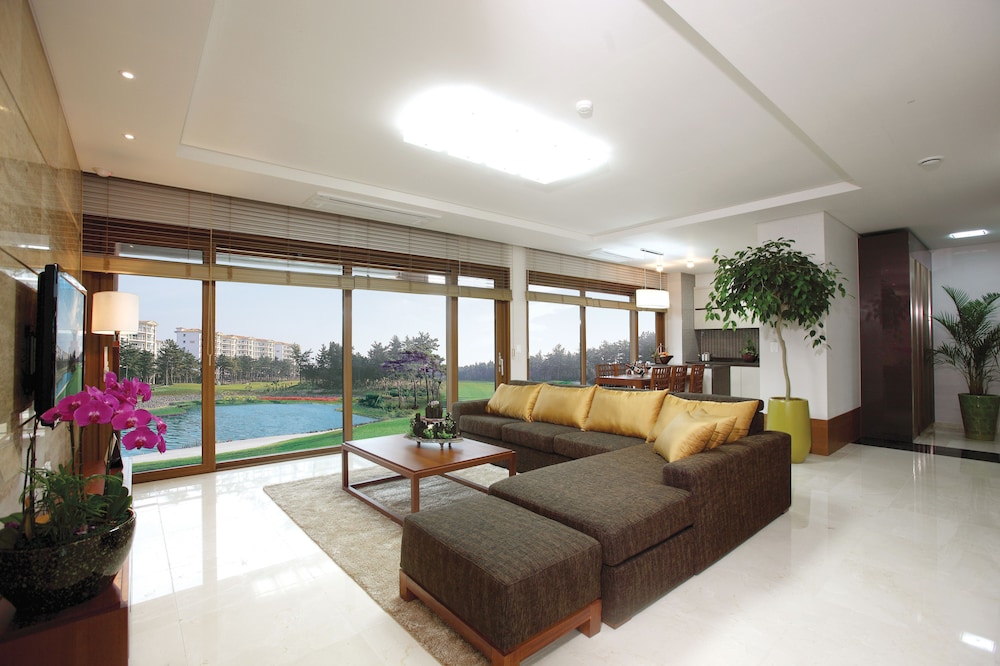 Resort B - Photo 2