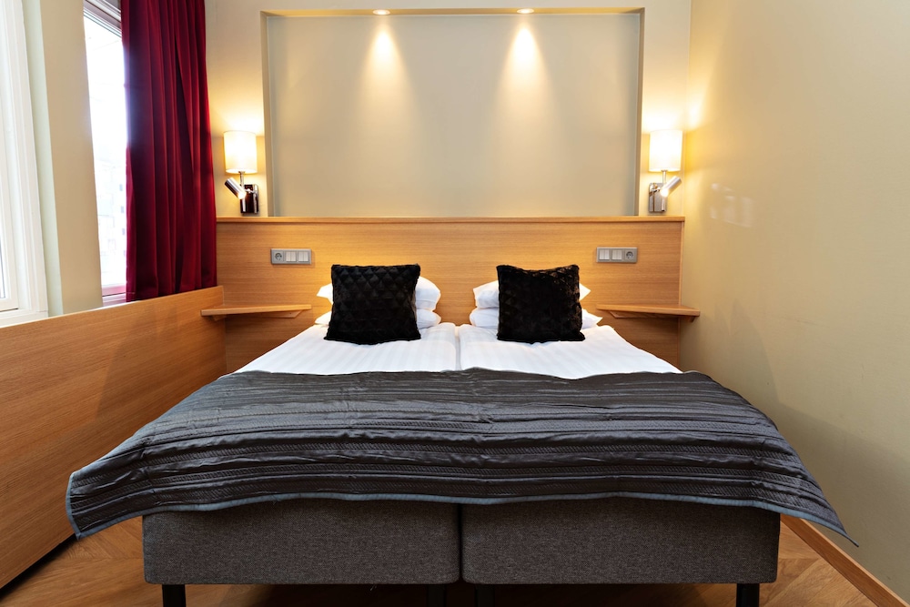Standard Room, 1 Double Bed, Non Smoking - Photo 1