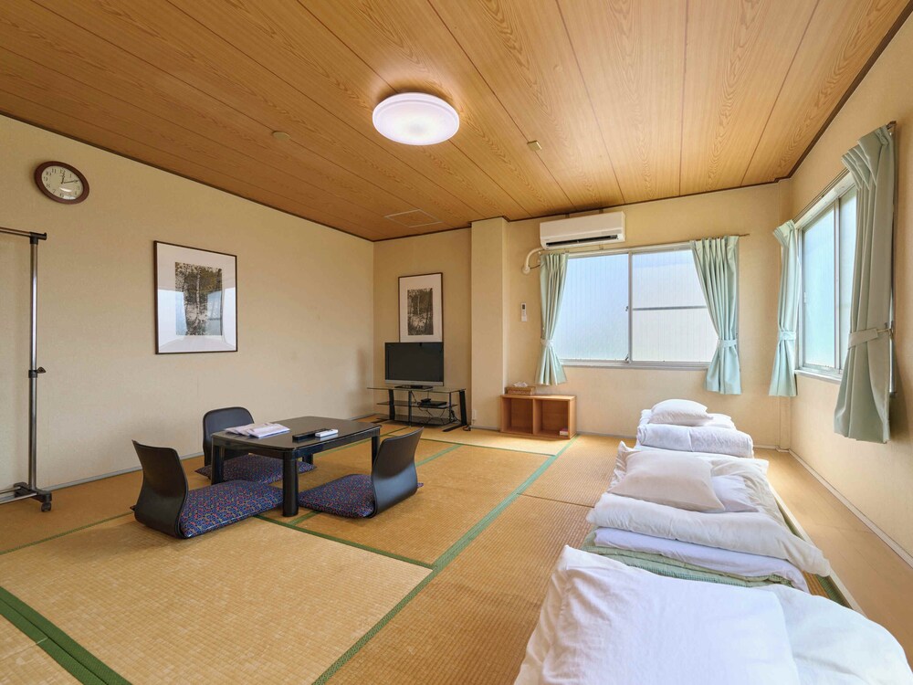 Japanese-style Triple Room, Smoking, Shared Bathroom (for 3 pax) photo 2