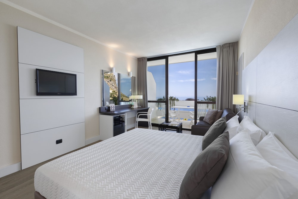 Deluxe Room, Sea View - Photo 4