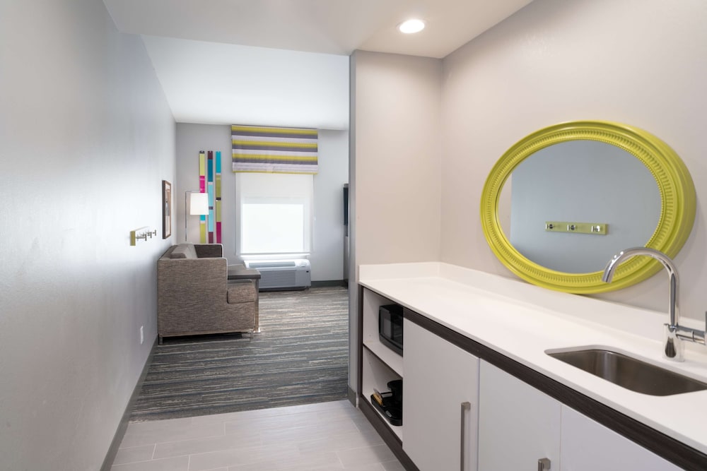 Suite, 1 King Bed, Accessible - Photo 3