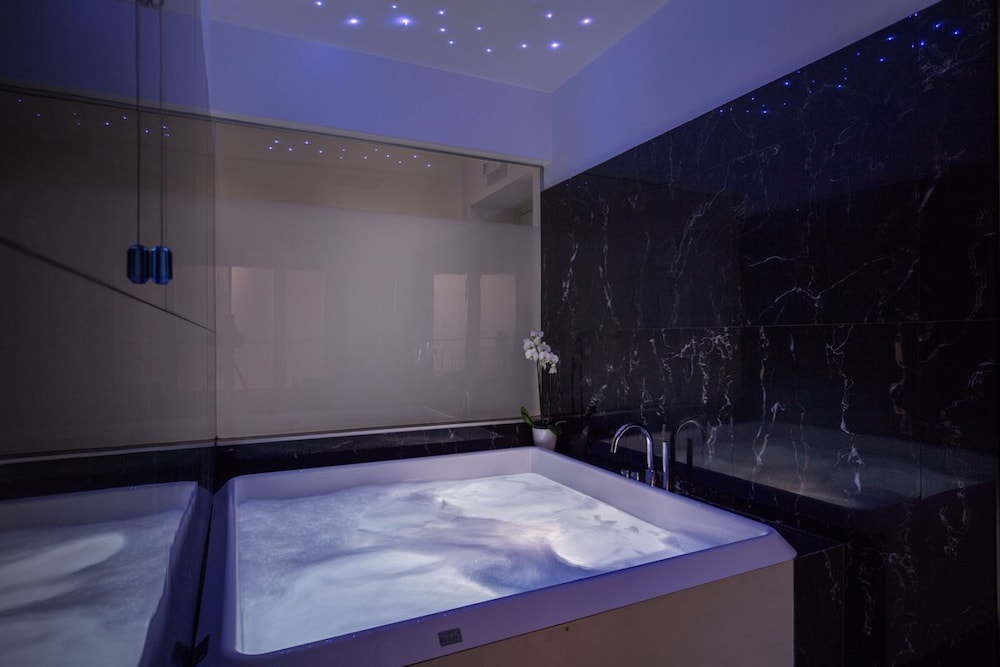 Family Suite, Ensuite photo 2