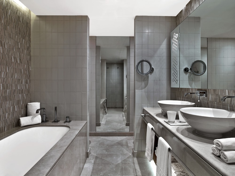 Suite, 1 Bedroom - Photo 6