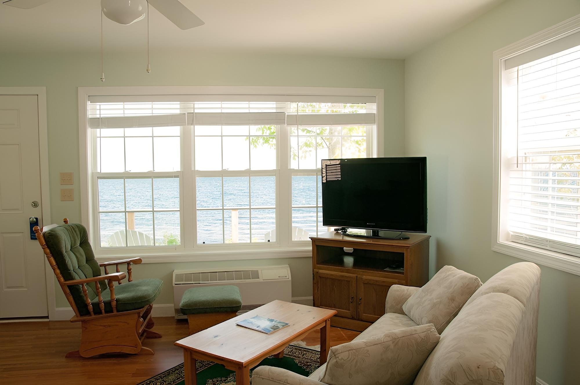 Oceanfront Cottage, 1 King, Sofa Bed photo 3