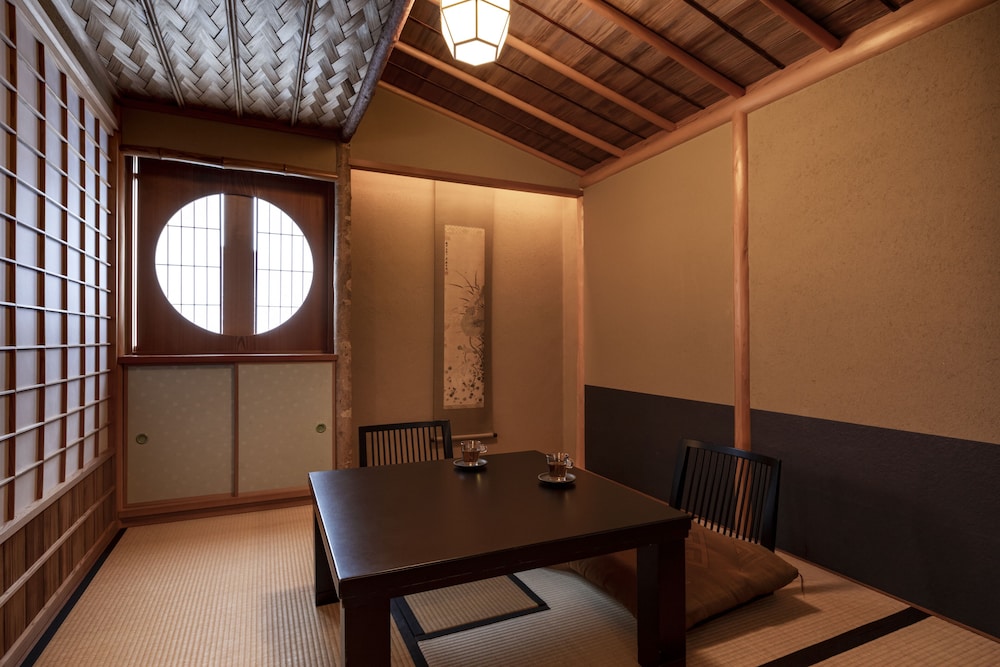 Premium Twin Room - Photo 12