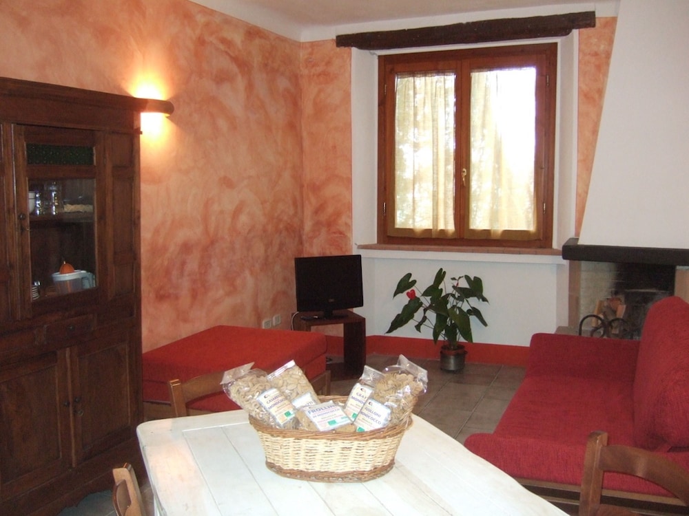 Apartment, 2 Bedrooms, Fireplace, Ground Floor photo 2