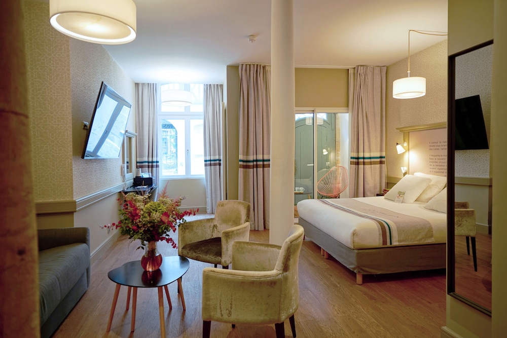 Junior Suite, Multiple Beds - Photo 1