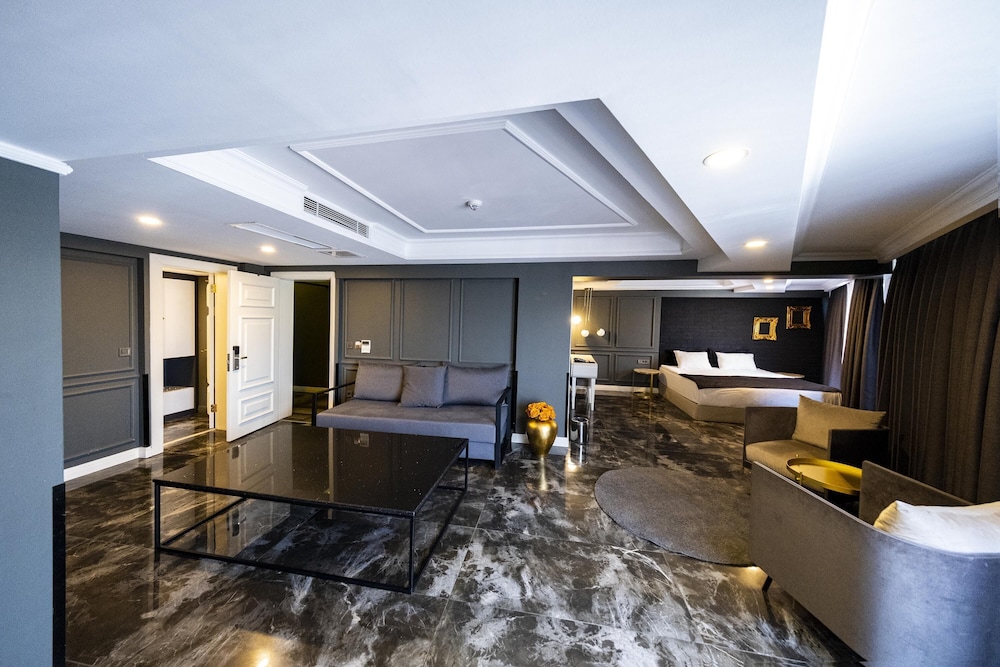 Executive Suite - Photo 4