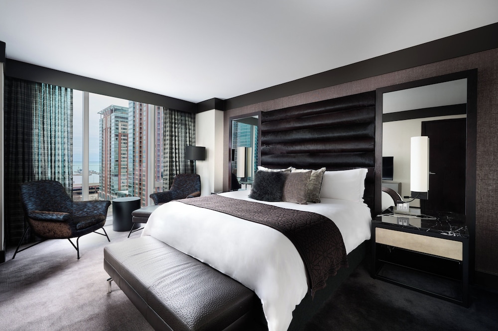 Navy Pier Suite thumbnail 6