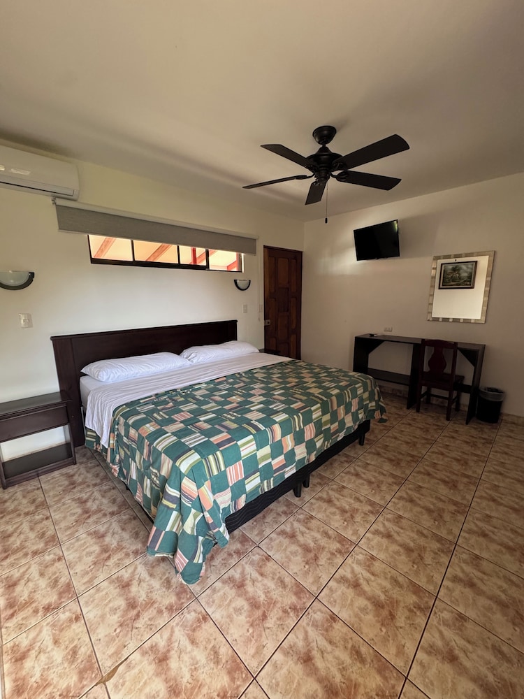 Standard Double Room, 1 King Bed, Partial Sea View