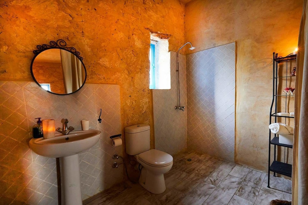 Deluxe Double Room, Private Bathroom photo 2