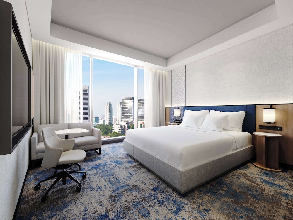 Deluxe Room, 1 King Bed, City View