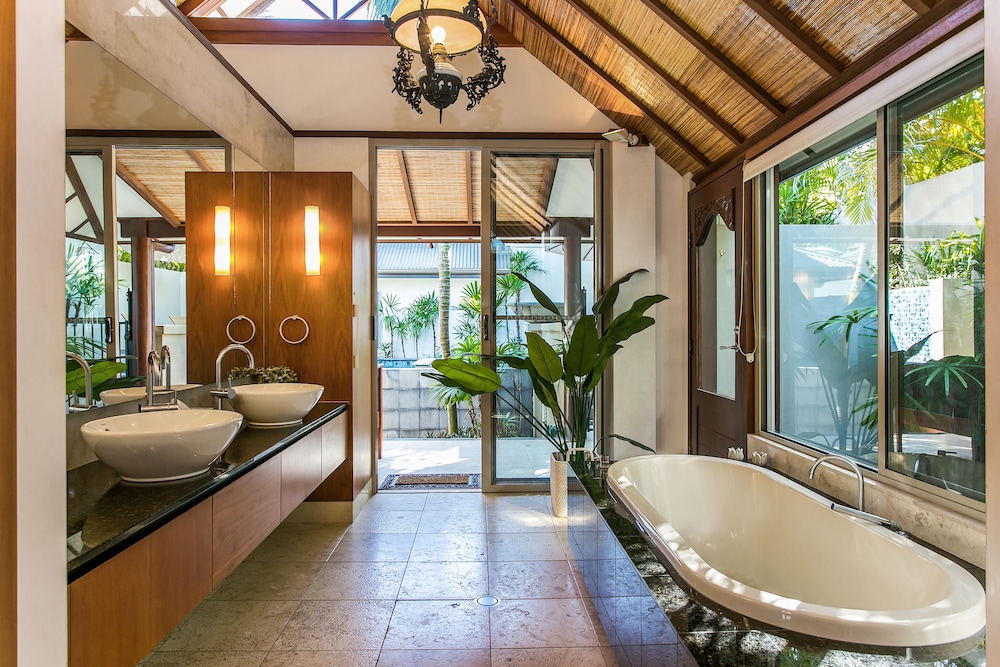 Luxury Villa, 2 Bedrooms (7 Night Minimum) photo 2