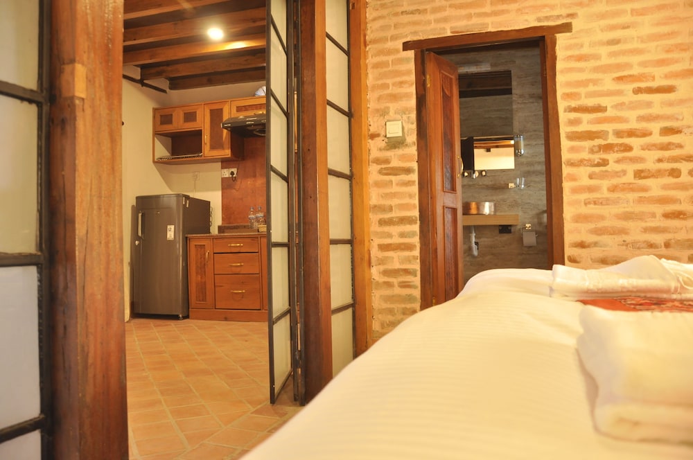 Executive Penthouse, Courtyard View