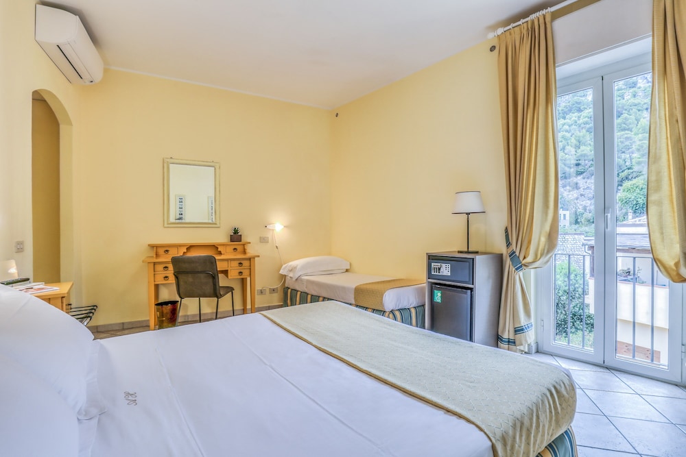 Superior Triple Room, Mountain View photo 1