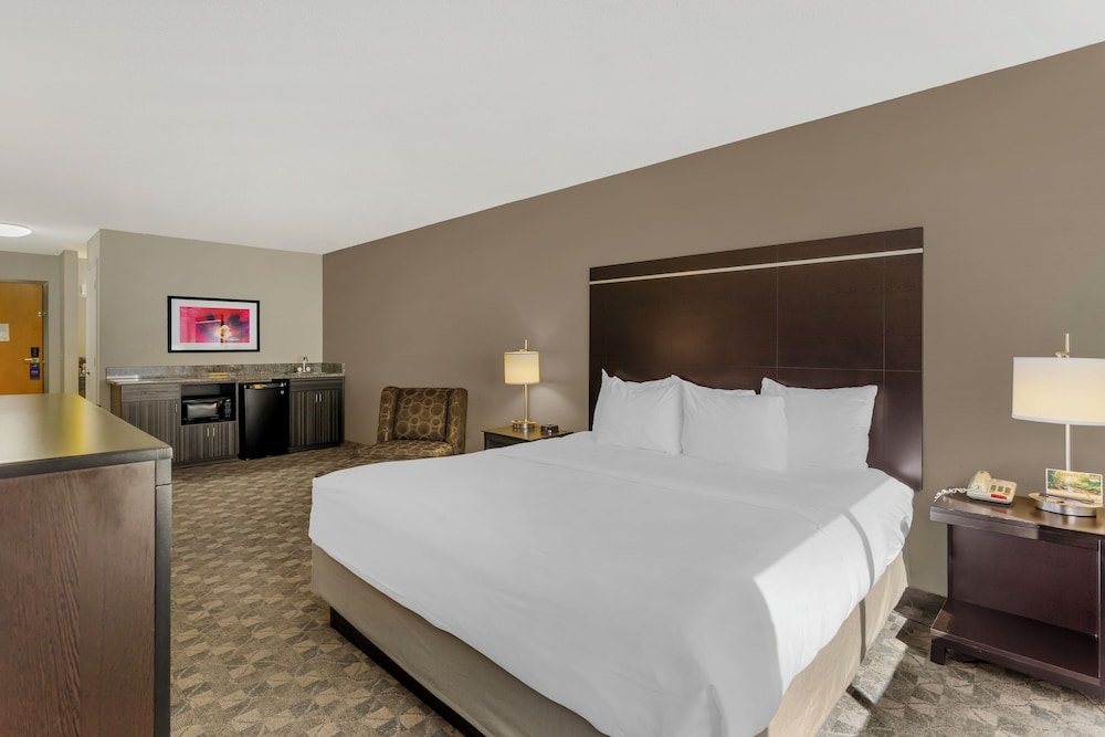 Room, 1 King Bed, Non Smoking (Efficiency) - Photo 5