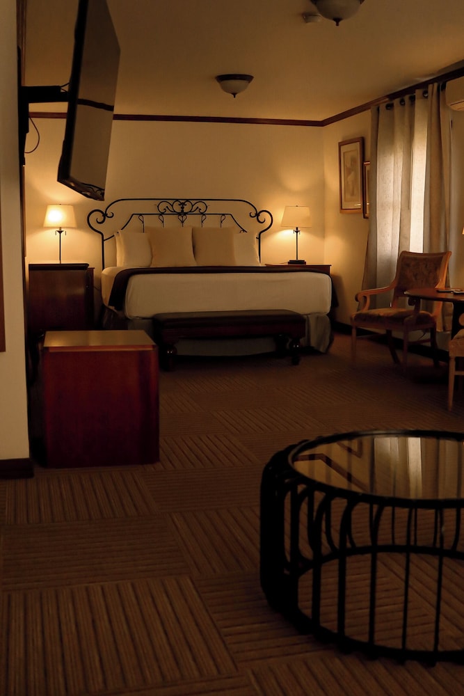 Luxury Suite, Garden View