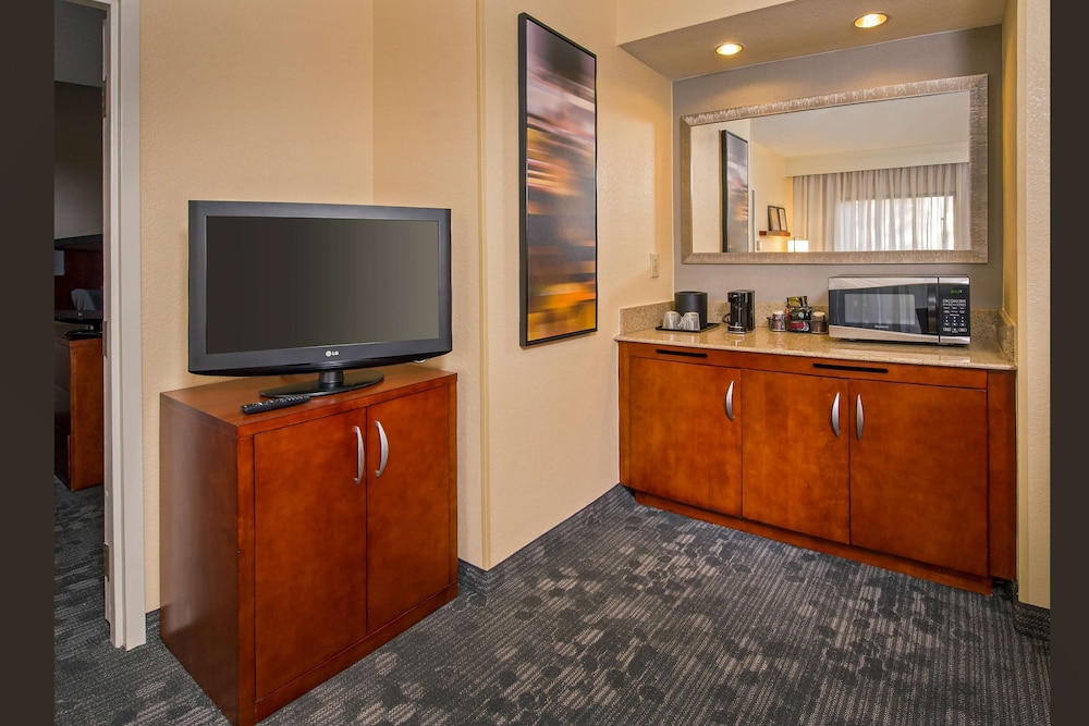Superior Suite, 1 King Bed with Sofa bed (One Bedroom) photo 3