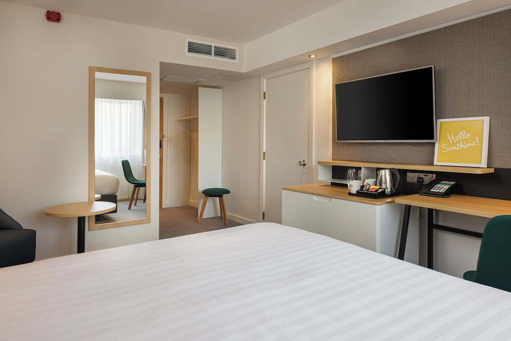 Standard Room, 1 Double Bed, Accessible - Photo 8
