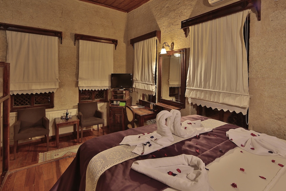 Deluxe Room - Photo 10