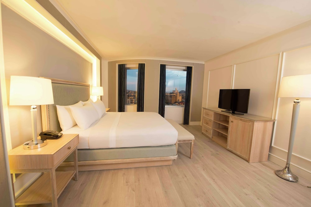 Junior Suite, 1 King Bed - Photo 5