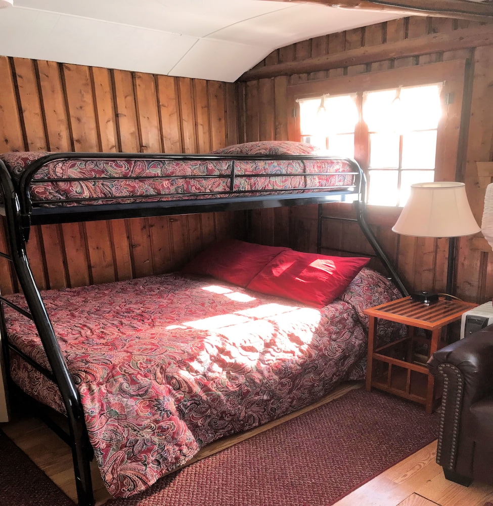 Cabin 5, Lakefront photo 3