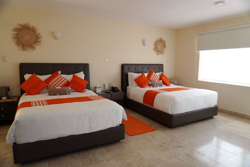 Family Room, 2 Queen Beds, Non Smoking photo 1