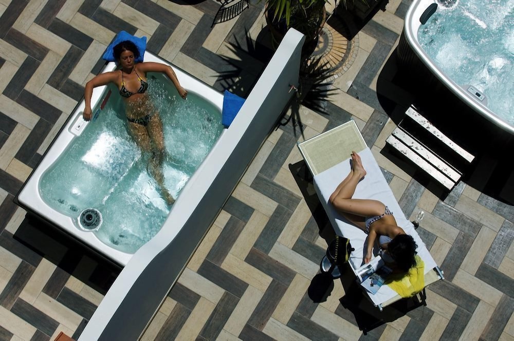 Deluxe Double or Twin Room, Partial Sea View thumbnail 6