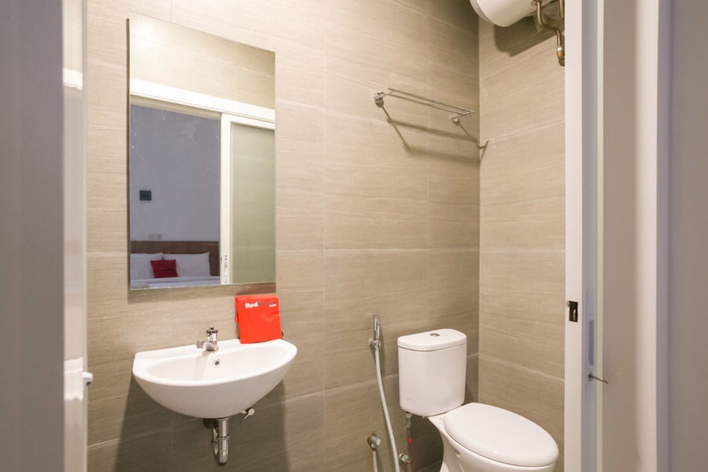 Twin Room (Reddoorz) - Photo 2