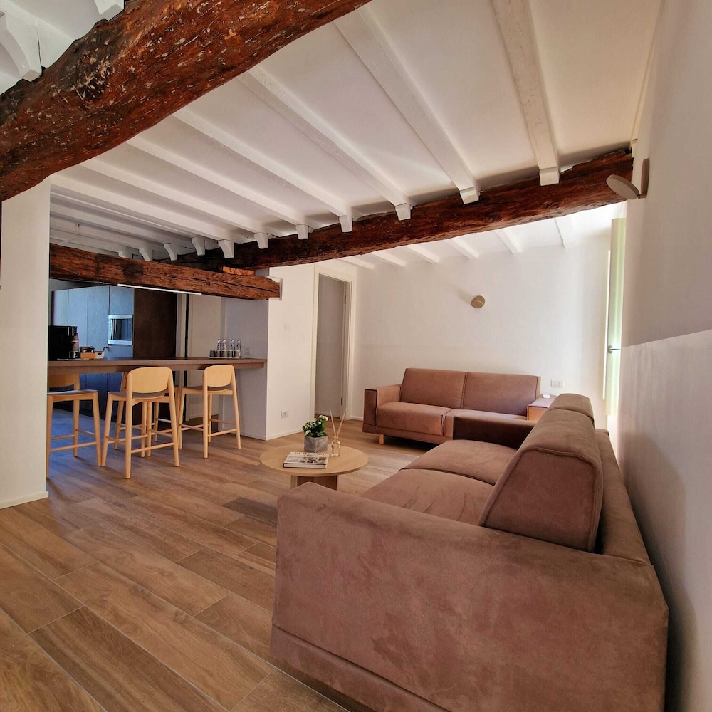 Deluxe Apartment, Hill View