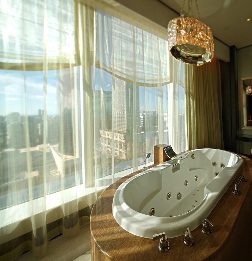 Grand Deluxe Suite photo 2