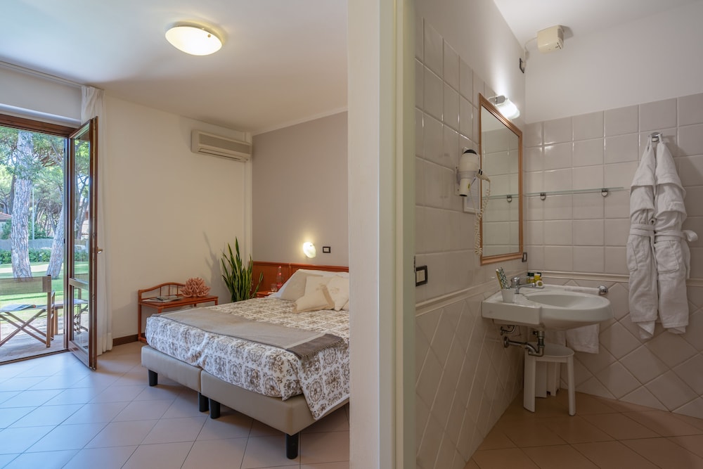 Superior Double Room, Garden View photo 2