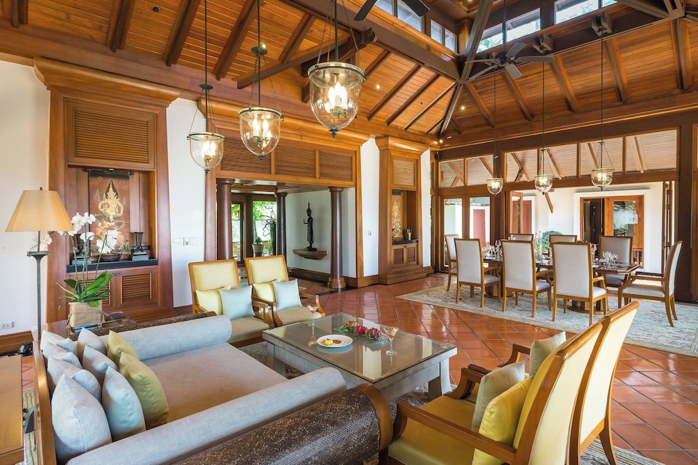Royal Villa, 2 Bedrooms, Oceanfront - Photo 2