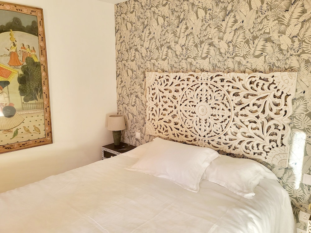 Comfort Room, 1 Queen Bed, Non Smoking, Private Bathroom photo 1