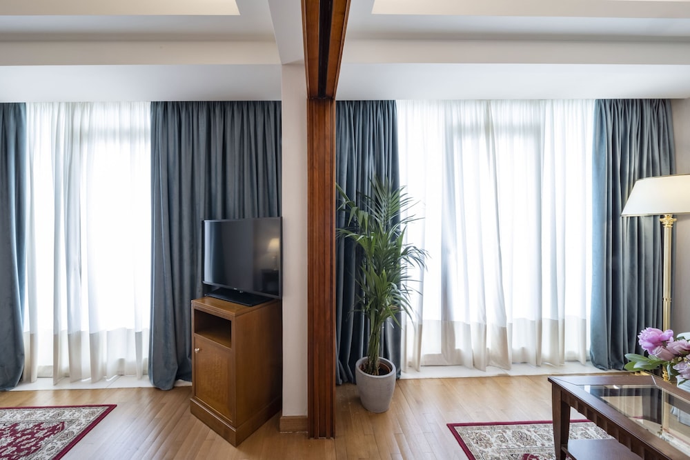 Suite - Photo 4