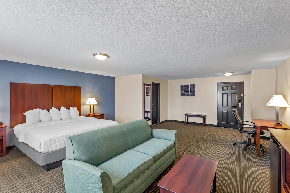 Suite, 1 King Bed with Sofa bed, Non Smoking - Photo 2