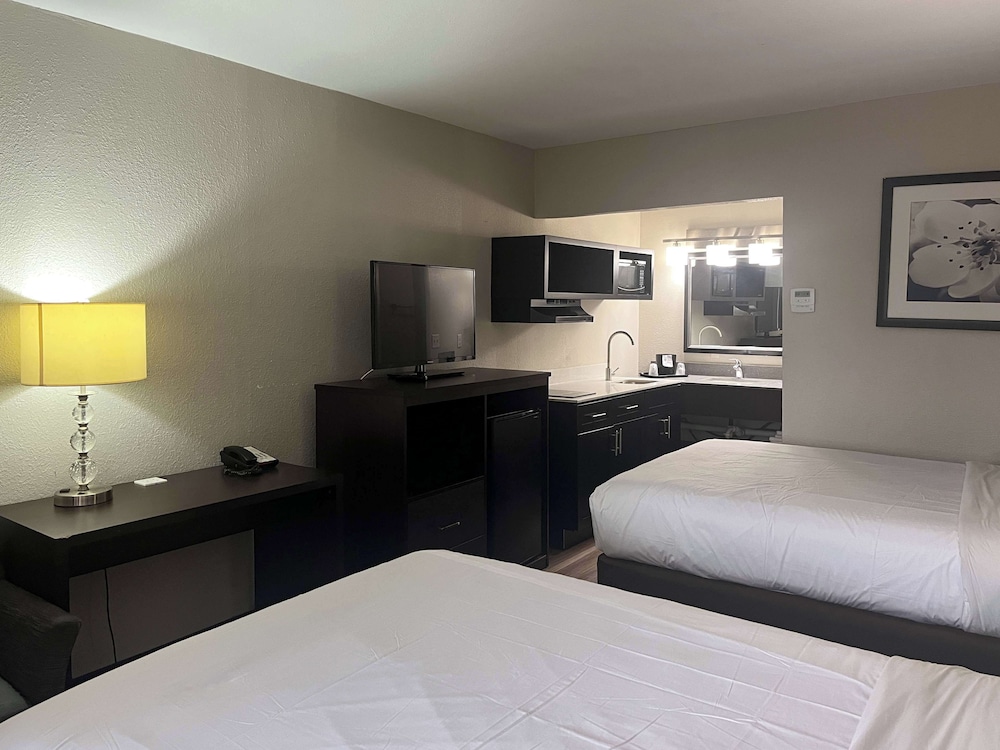 Deluxe Room, 2 Double Beds, Non Smoking, Kitchenette