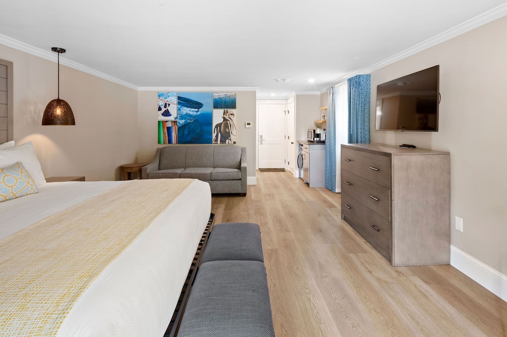 Pelham 1 King + Balcony + Sleeper