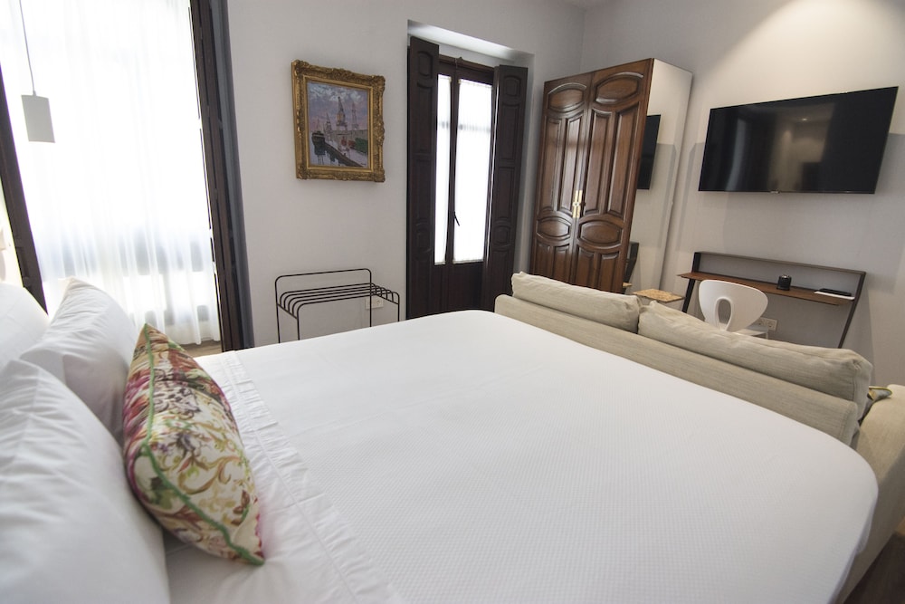 Double or Twin Room - Photo 3