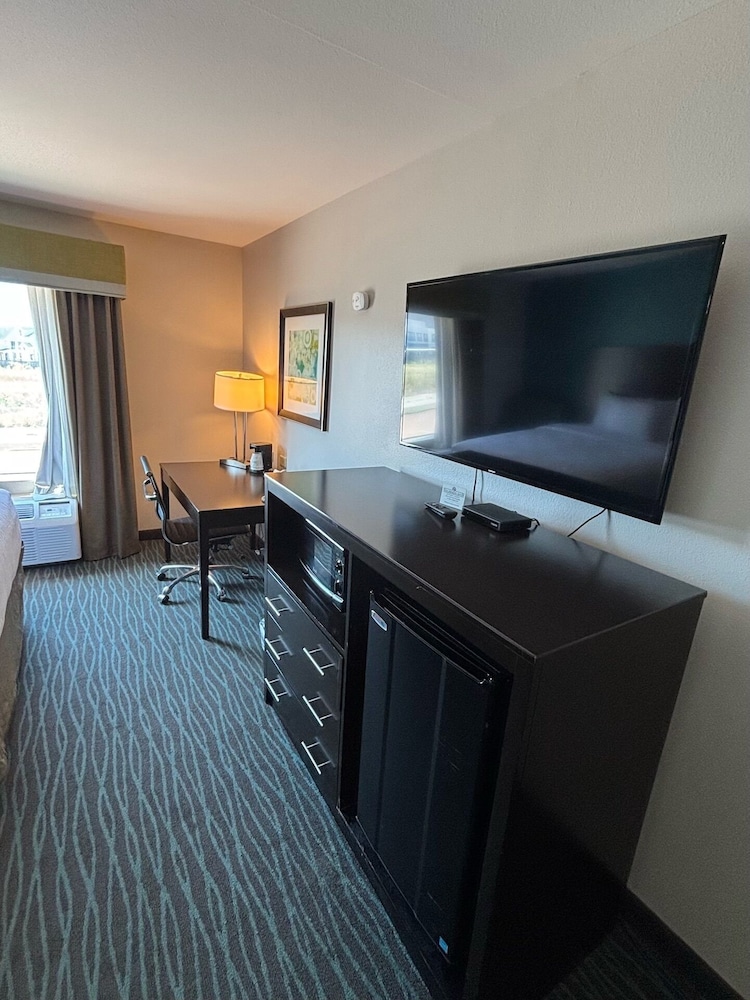 Room, 2 Queen Beds, Hearing Accessible, Non Smoking (Mobility, Roll-in Shower) photo 3