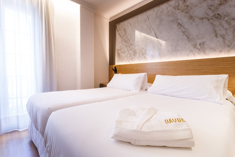 Standard Double Room - Photo 12