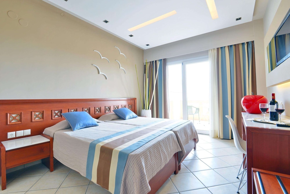 Twin Room, Pool View - Photo 6
