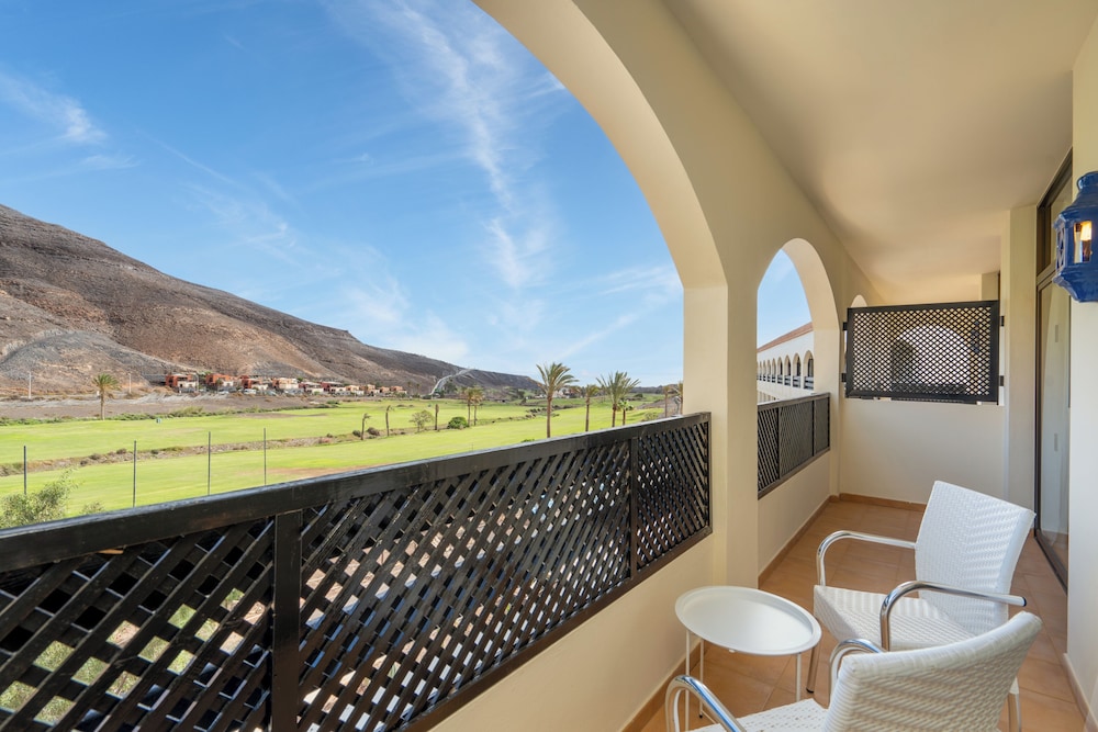 Family Room, Golf View (Deluxe 3 Adults + 2 Children) photo 2