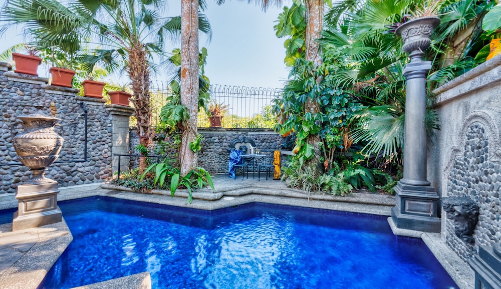 Honeymoon Suite - Photo 7