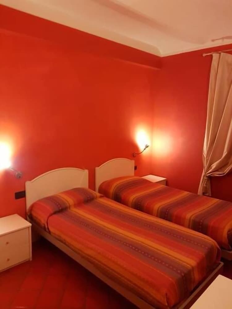 Twin Room, 2 Twin Beds, Accessible, Smoking photo 1