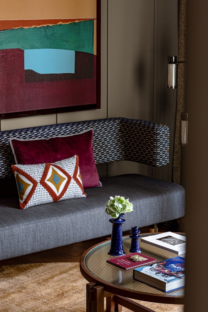 Junior Suite, Corner
