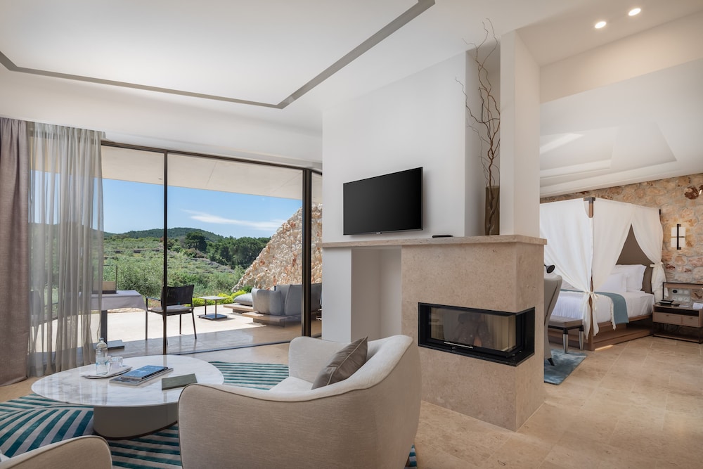 Grand Suite with Terrace and Grove View - Photo 4
